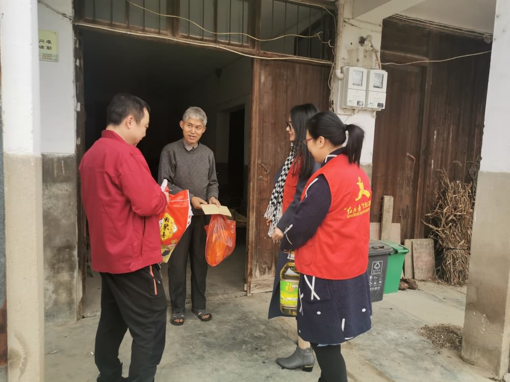 慰問結對困難（nán）戶