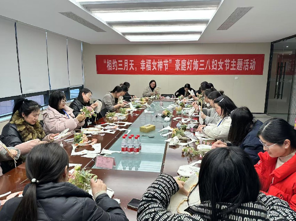 “相約三月（yuè）天，幸福女神節”團扇DIY婦女節主題活動（dòng）