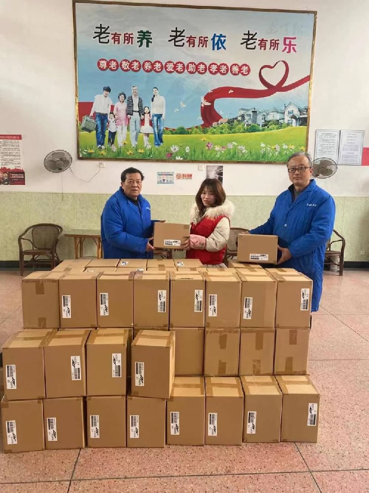 尊（zūn）老愛幼，傳遞（dì）溫柔（róu）